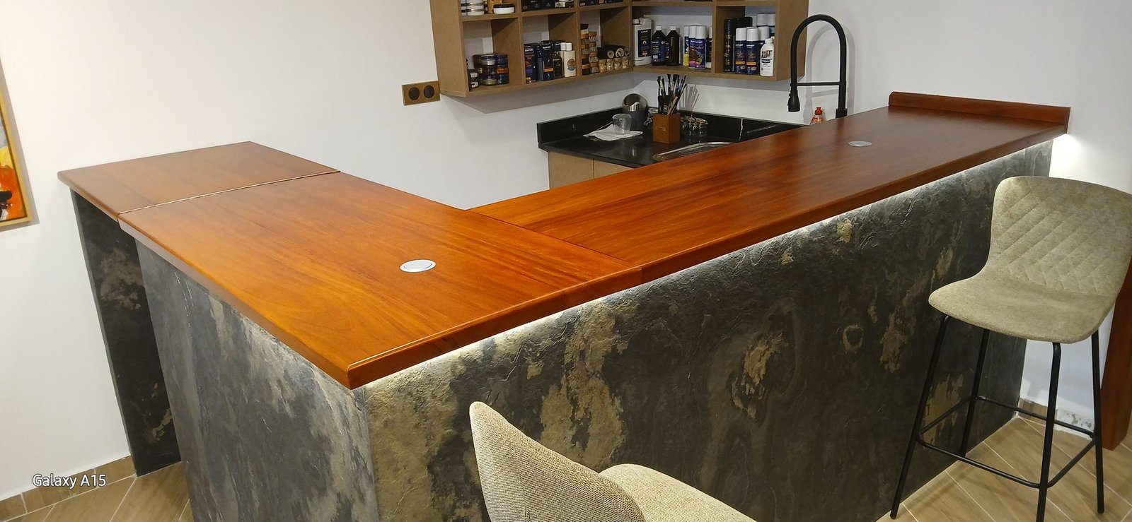 Bar en bois et pierre